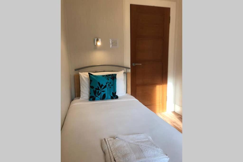 2 Catherines * Perth